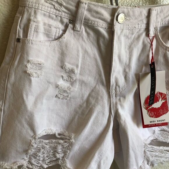 Hot Kiss Women’s High Rise Midi Short In White Size 5 NWT See Pics - Picture 2 of 9